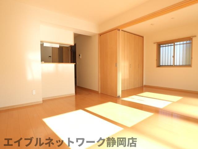 【静岡市葵区新伝馬のマンションの居室・リビング】