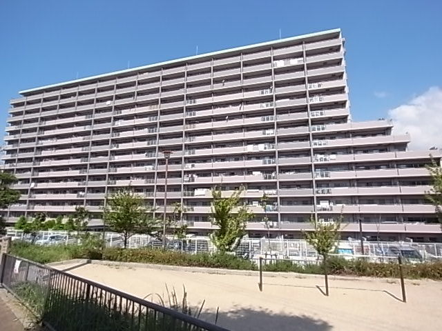 神戸市垂水区青山台のマンションの建物外観