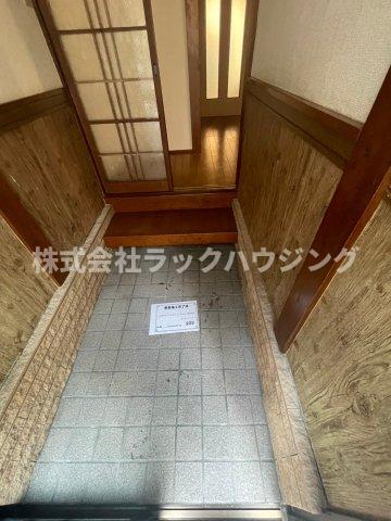 【四條畷市江瀬美町のアパートの玄関】