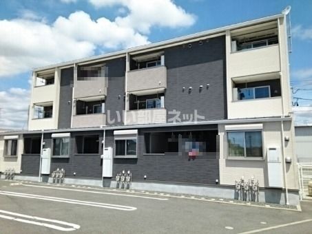 豊川市伊奈町のアパートの建物外観