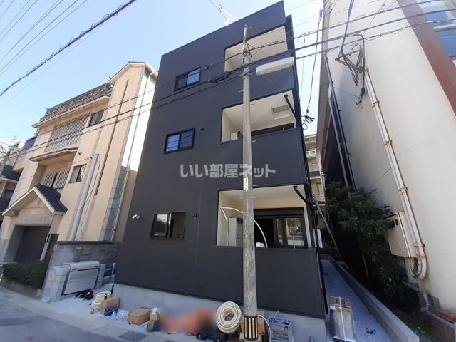 【レヴァレント黒崎の建物外観】