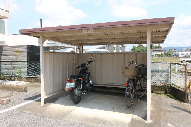 その他共有部分　駐輪場。2023年6月撮影。