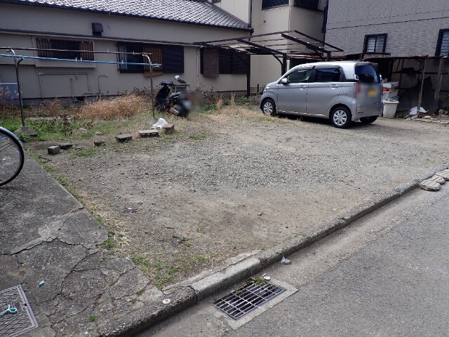 【東松江文化住宅の駐車場】