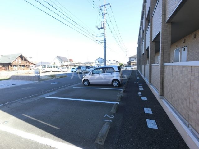 【ナッツ　Ａの駐車場】