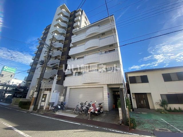 和歌山市南材木丁のマンションの建物外観