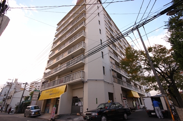 【広島市中区舟入町のマンションのエントランス】