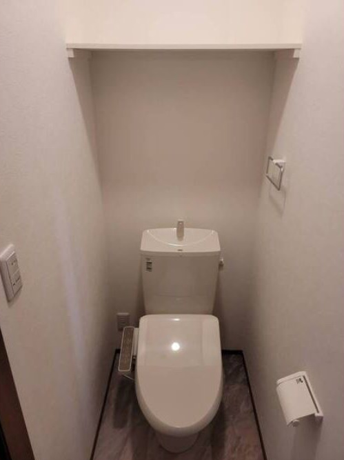 トイレ　温水洗浄便座