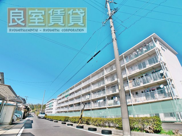 【山根台第2住宅C棟の建物外観】