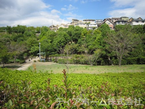 【香芝市上中のマンションの公園】