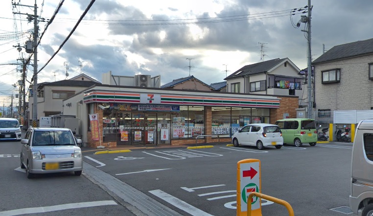 コンビニ　セブンイレブン羽曳野高鷲店（コンビニ）まで700m