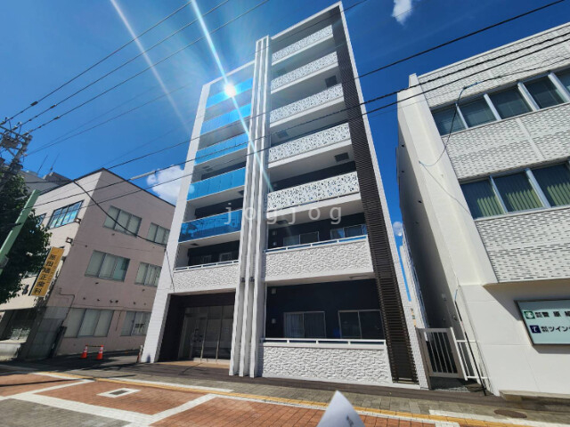 旭川市一条通のマンションの建物外観