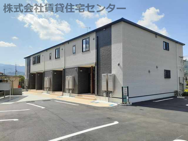 橋本市高野口町小田のアパートの建物外観