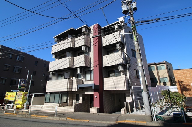 【世田谷区中町のマンションの建物外観】