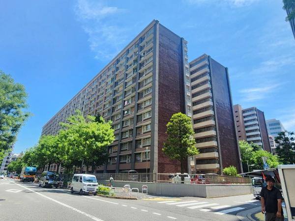 【大森駅前住宅１号棟の建物外観】