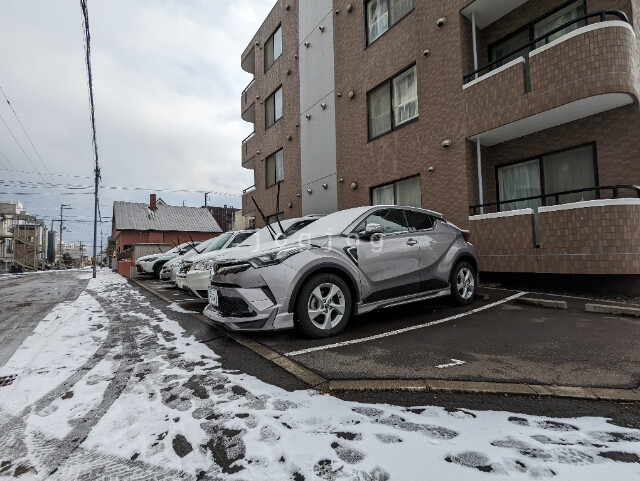 【アーバンライフ西町の駐車場】