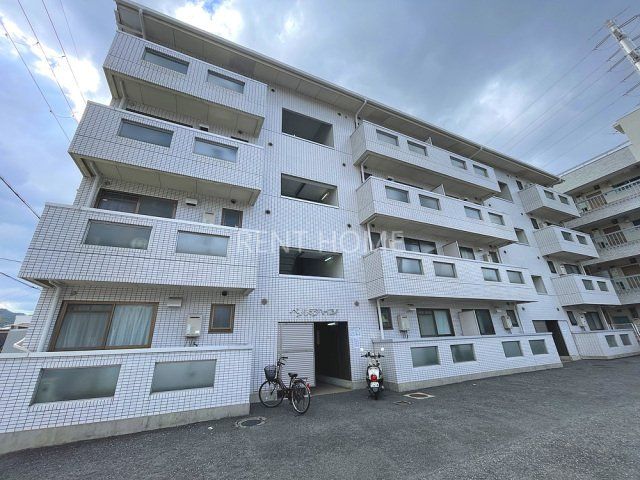 【八尾市高安町南のマンションの建物外観】