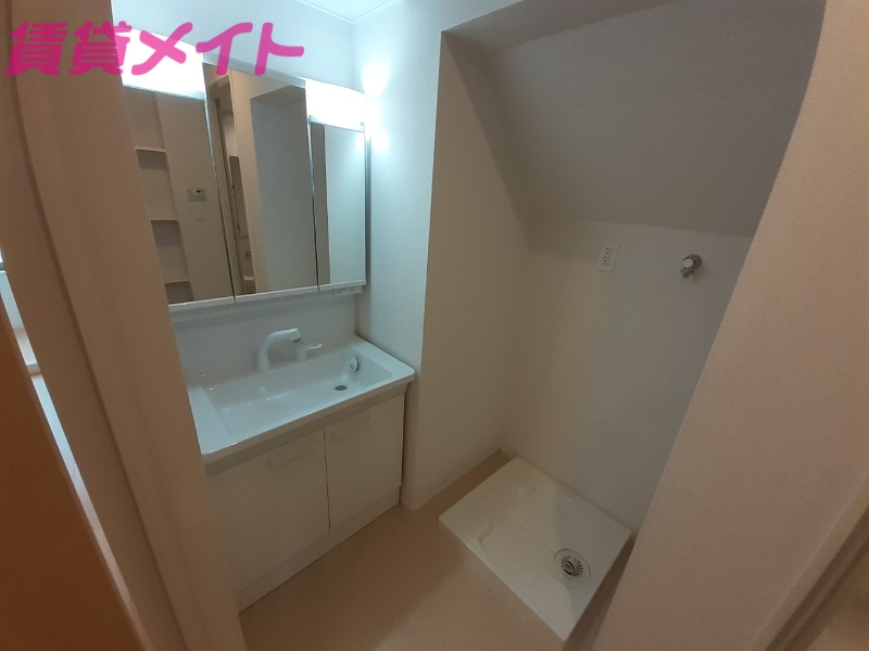 【津市高茶屋のアパートの洗面設備】