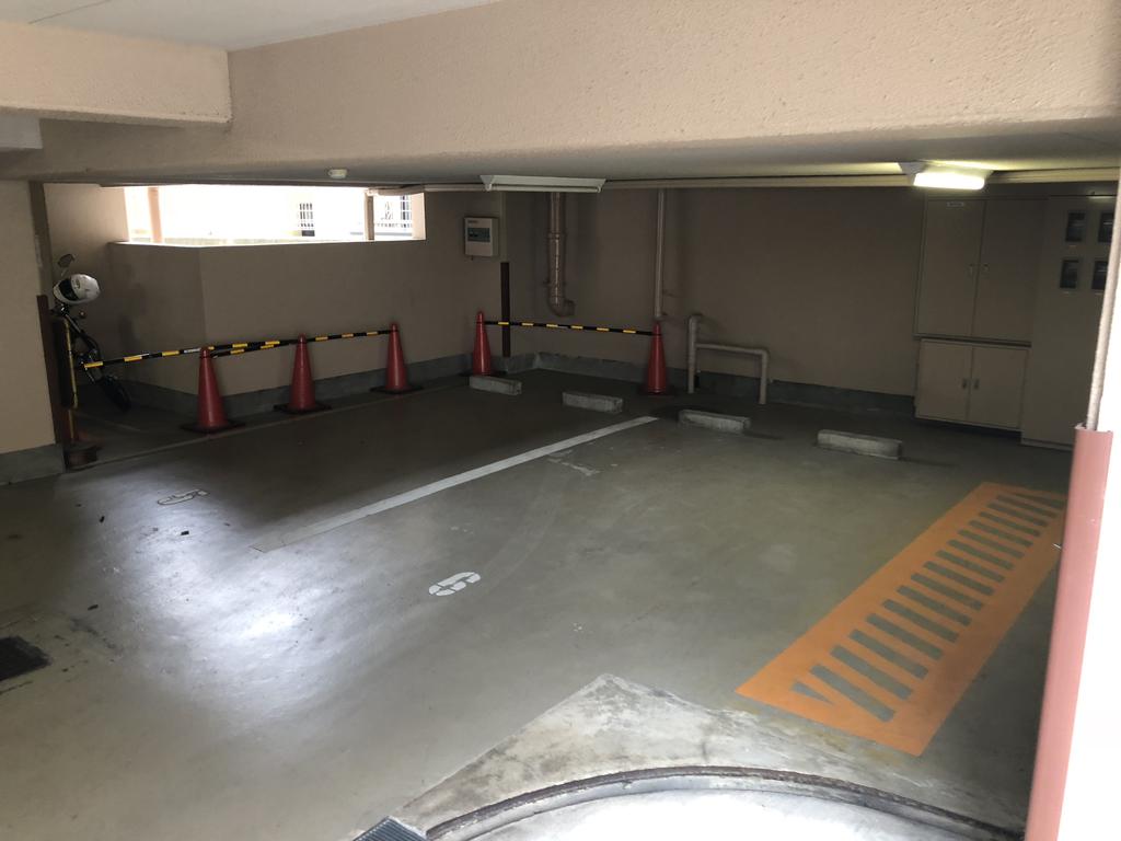 【中山手ミオ壱番館の駐車場】