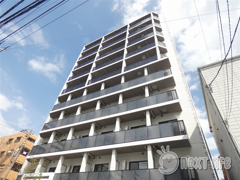 横浜市南区新川町のマンションの建物外観