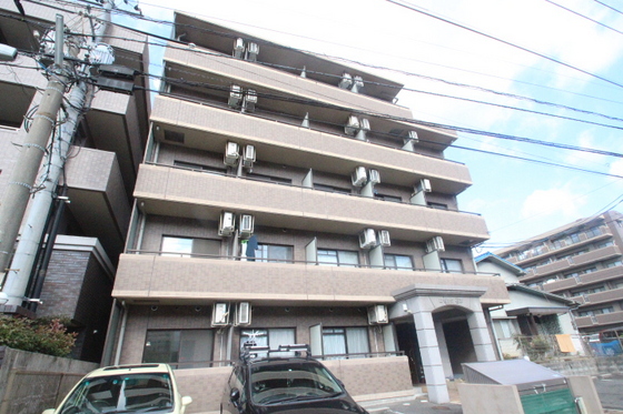 広島市東区牛田早稲田のマンションの建物外観