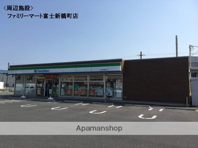 コンビニ　ファミリーマート（コンビニ）まで250m