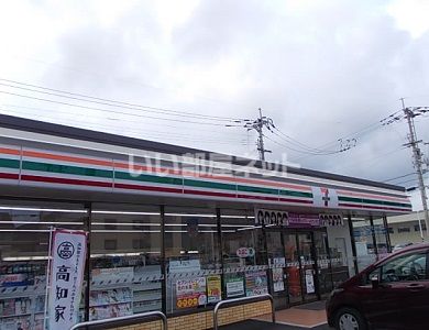 コンビニ　セブンイレブン 高知瀬戸南町1丁目店（コンビニ）まで649m