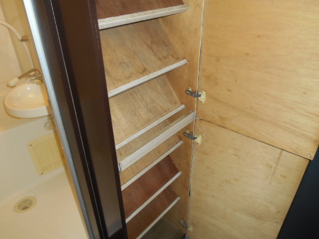 玄関　他号室モデルとなります。