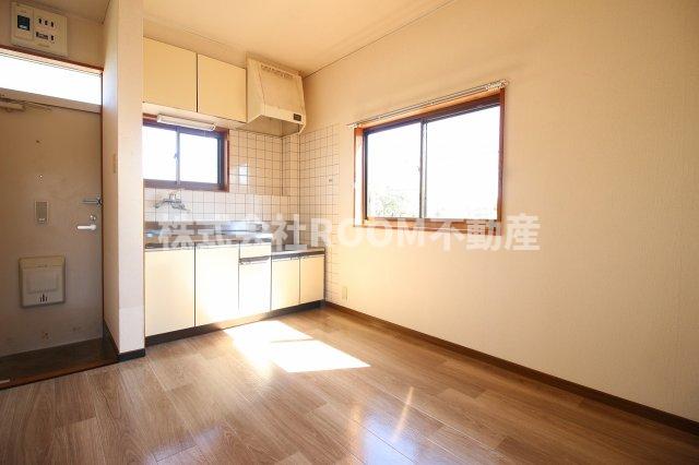 居室・リビング　こちらの居間で趣味の時間をお楽しみください