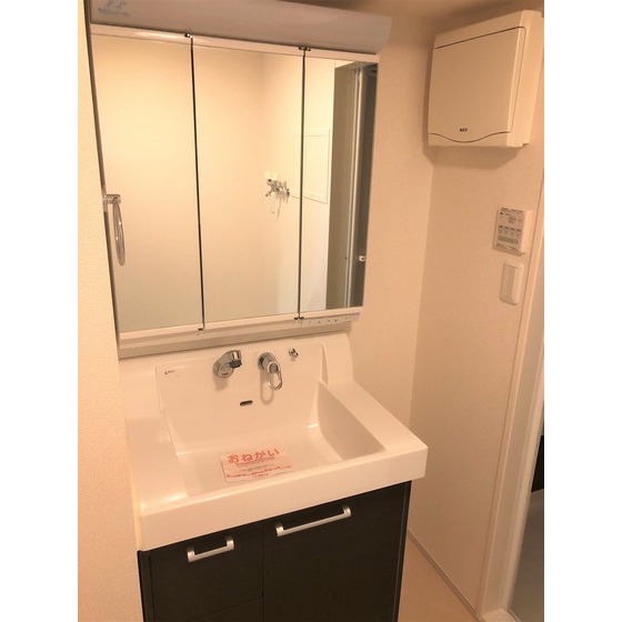 洗面設備　シャワー付き洗面台