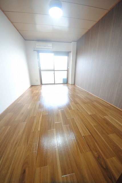 居室・リビング　写真は４Ｂ号室