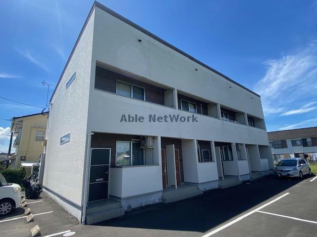 曽於市末吉町諏訪方のアパートの建物外観