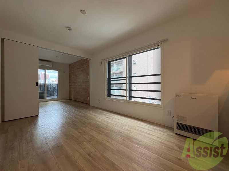 居室・リビング　広々としたリビングですね。使い勝手がよさそうですね！