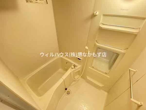 バス・シャワールーム　キレイにリフォームされています！