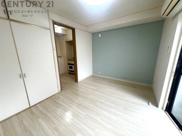 居室・リビング　床の色が明るい色味で、とても綺麗です！