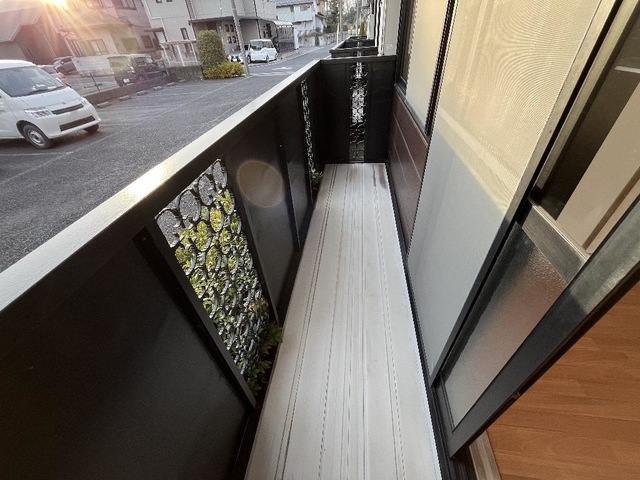 バルコニー　洗濯物を干すのに十分な広さです