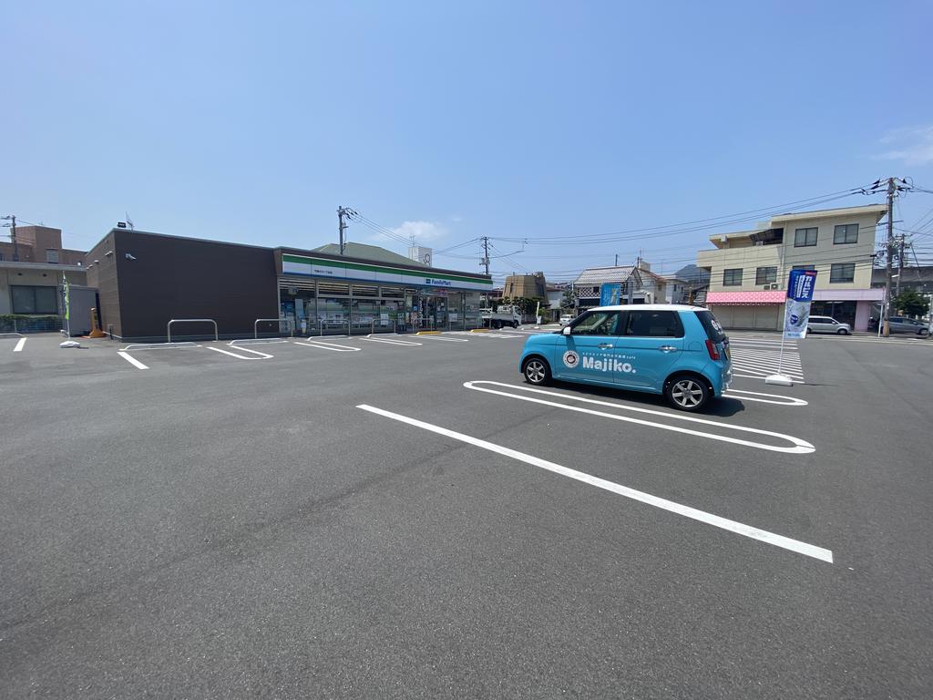コンビニ　ファミリーマート児島小川一丁目店（コンビニ）まで305m