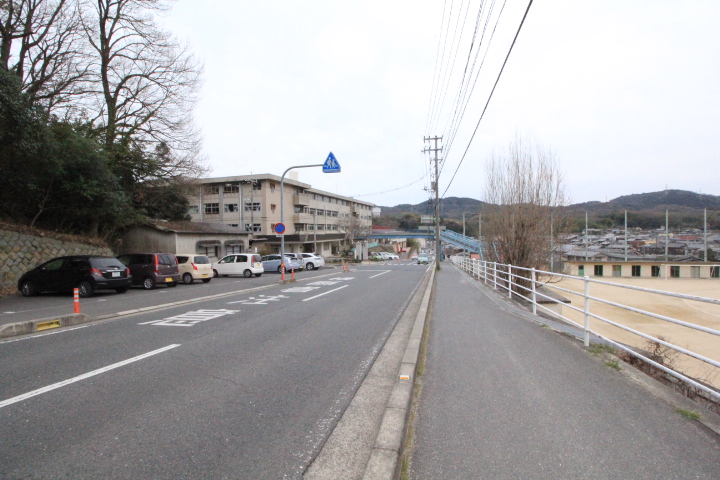 中学校　倉敷市立児島中学校（中学校）まで990m