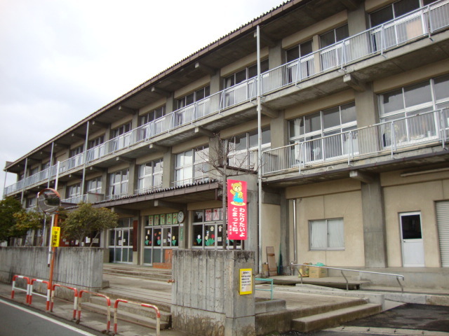 小学校　長野市立大豆島小学校（小学校）まで105m