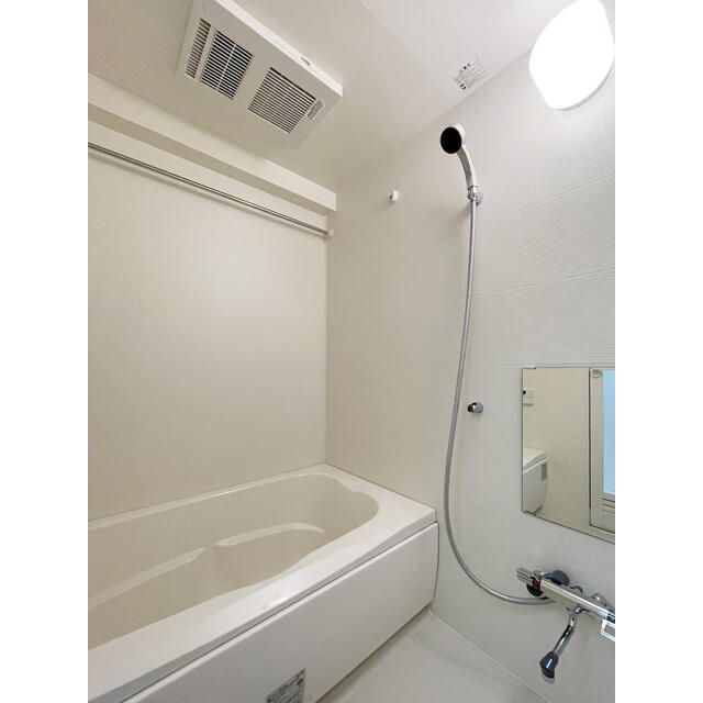 バス・シャワールーム　コンパクトで使いやすいお風呂です