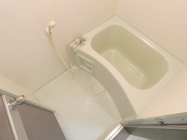 バス・シャワールーム　広めの浴室です。
