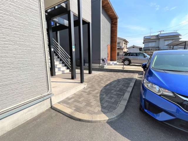 エントランス　駐車場