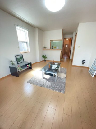 居室・リビング　明るい室内です☆