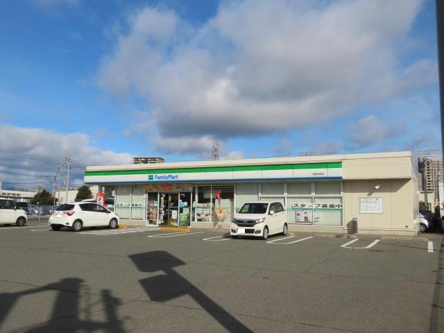コンビニ　ファミリーマート小郡前田町店（コンビニ）まで735m