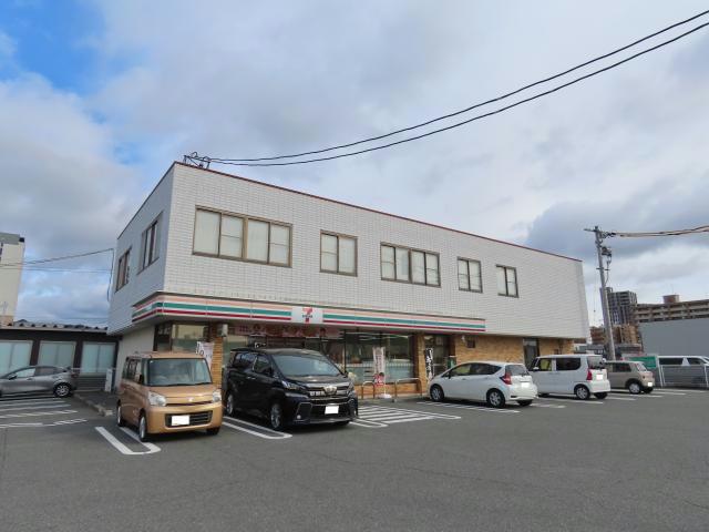コンビニ　セブンイレブン山口小郡黄金町店（コンビニ）まで551m