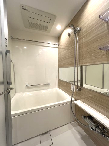 バス・シャワールーム　追い焚き機能付きのバス