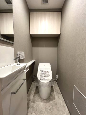 トイレ　フタ自動開閉機能付きの温水洗浄便座