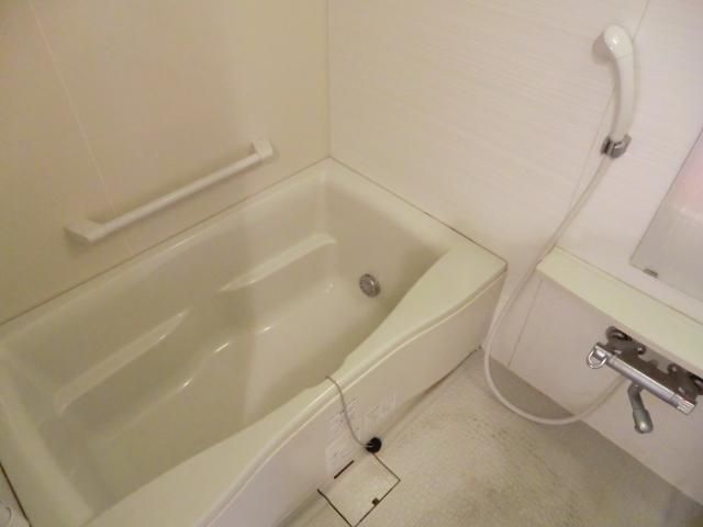 バス・シャワールーム　追焚能付きセミオートバス・浴室乾燥機有