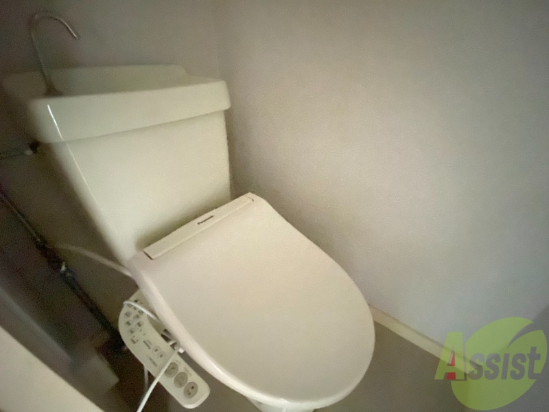 トイレ　嬉しいウォシュレット機能付きです。シャワートイレは便利ですね