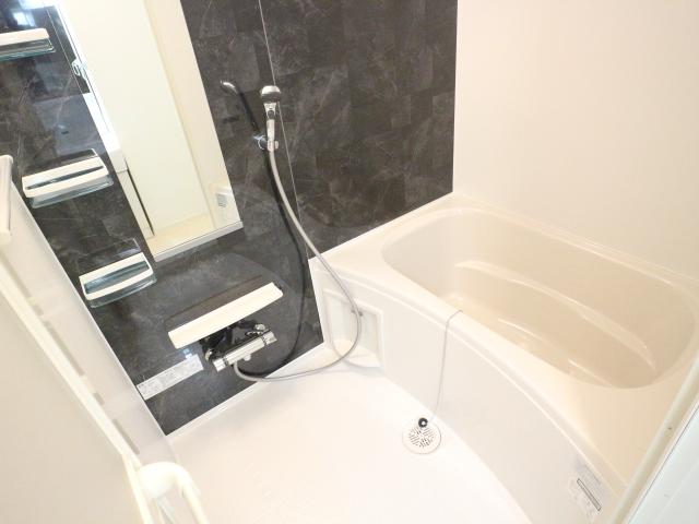 バス・シャワールーム　ゆったり過ごせるお風呂です