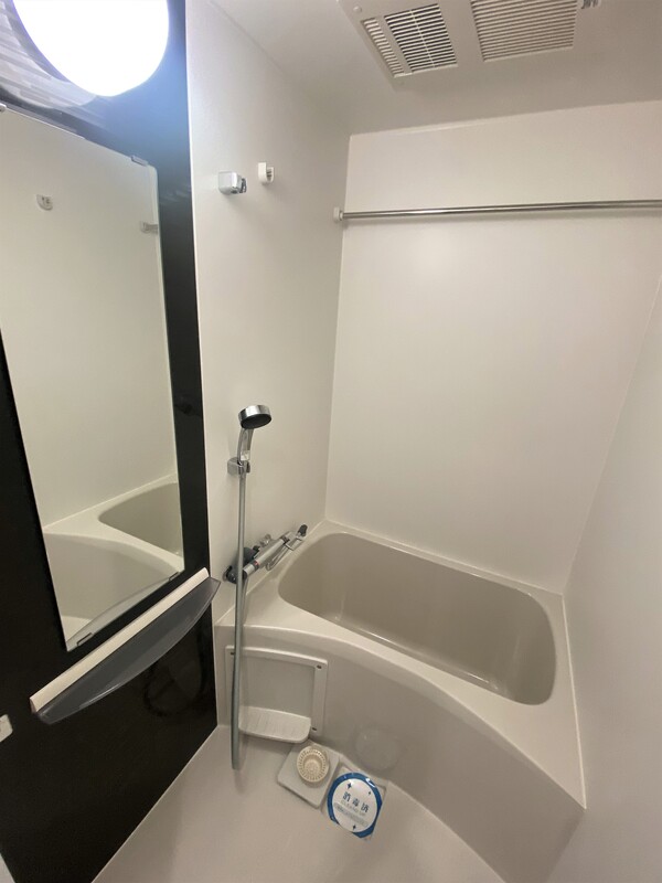 バス・シャワールーム　コンパクトで使いやすいお風呂です